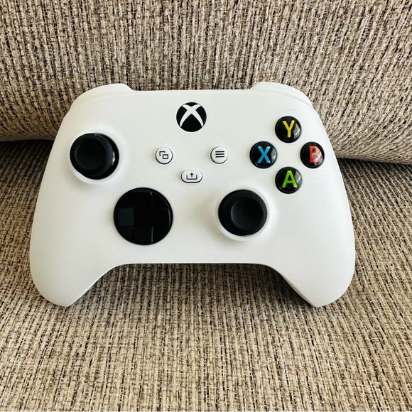 Xbox Series X|S Wireless Controller - White - Picture 2 of 12